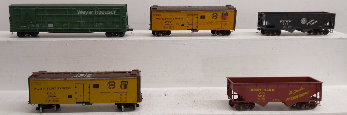 Assorted S Gauge Freight Cars [5]  #200110 #74591 #261 #4399 EX