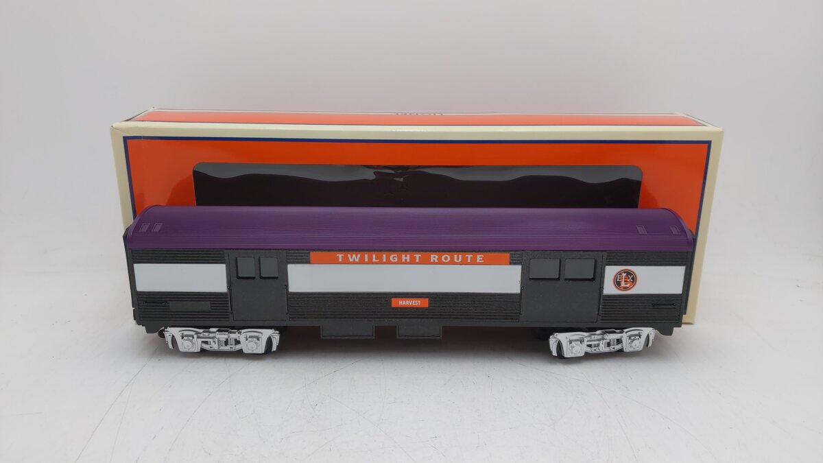 Lionel 2427960 O Halloween "Harvest" Streamlined Baggage Car NIB