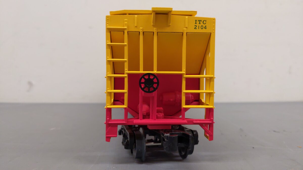 Lionel 2442129 O Illinois Terminal PS-2CD Covered Hopper #2104