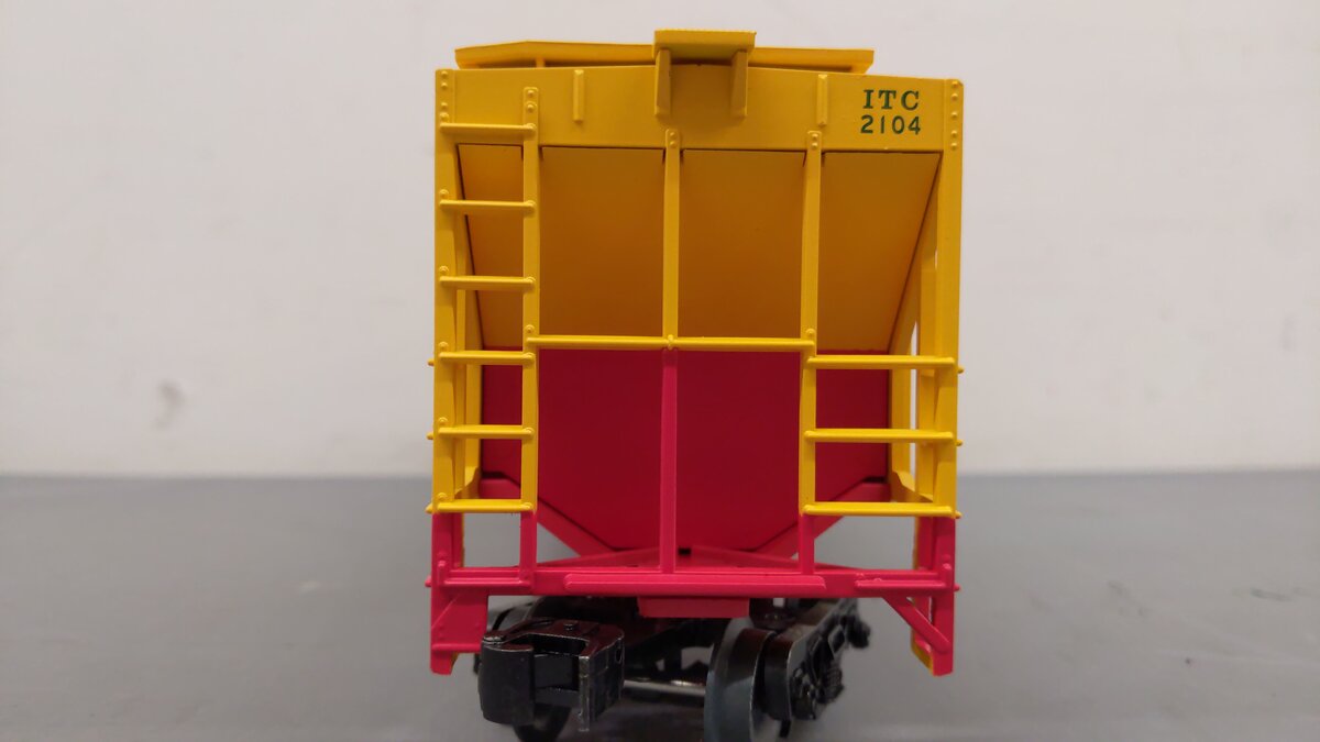 Lionel 2442129 O Illinois Terminal PS-2CD Covered Hopper #2104 LN/Box