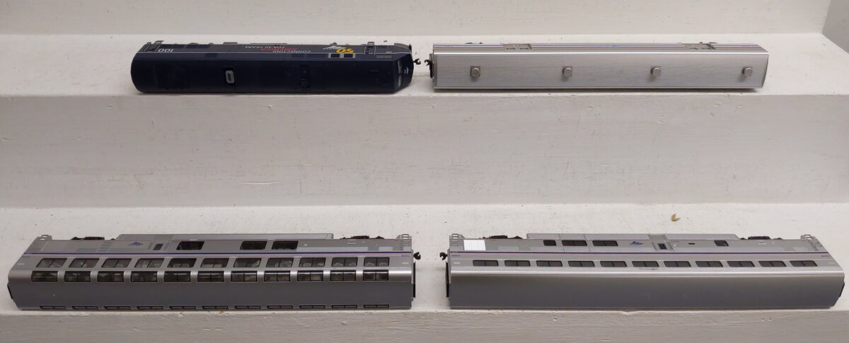Kato 30-3002 HO Amtrak Midnight Blue P42 Starter Set #100 LN/Box