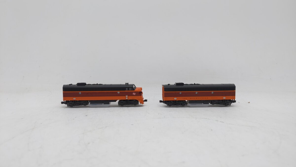 Kato 106-0430 N Milwaukee Road EMD FP7A & F7B Diesel Locomotive #95A/95B  LN/Box