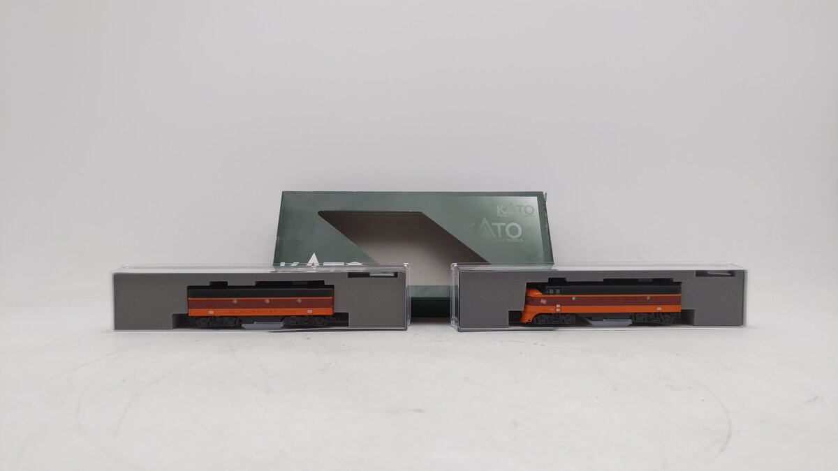 Kato 106-0430 N Milwaukee Road EMD FP7A & F7B Diesel Locomotive #95A/95B  LN/Box