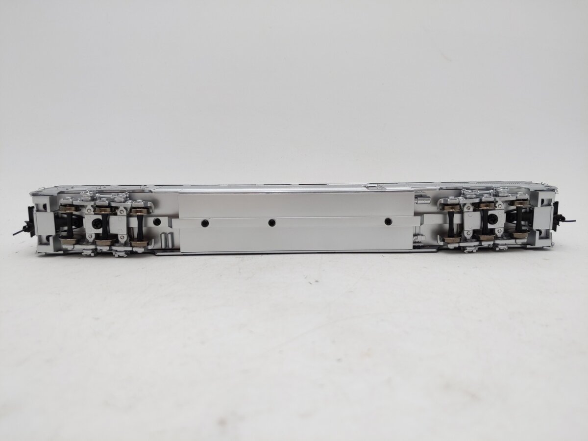 Walthers 920-9663 HO Santa Fe Deluxe Edition 2 85' Hi-Level Diner Car #655 EX/Box
