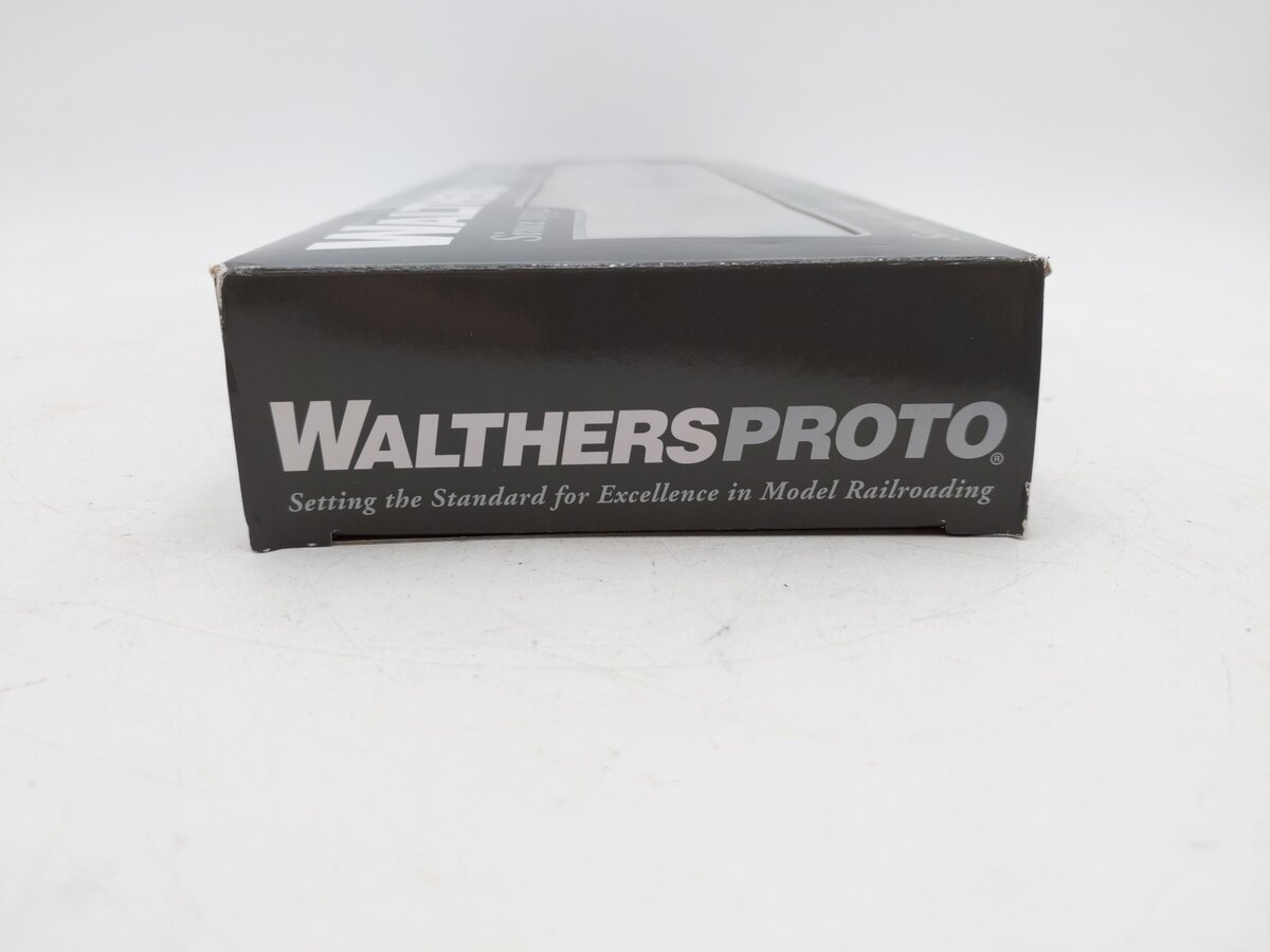 Walthers 920-9663 HO Santa Fe Deluxe Edition 2 85' Hi-Level Diner Car #655 EX/Box