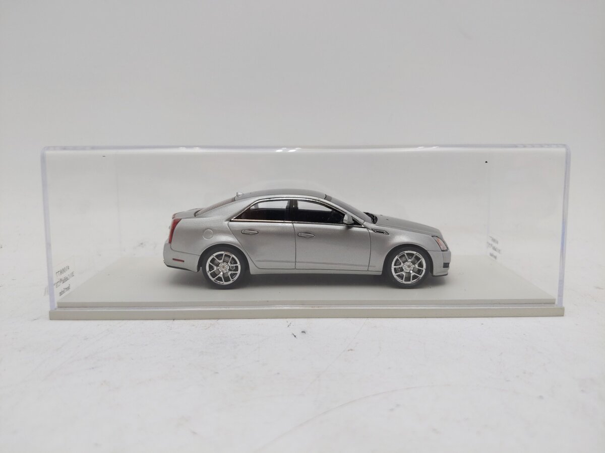 Luxury 1:43 2011 Cadillac CTS Sport Sedan LN/Box
