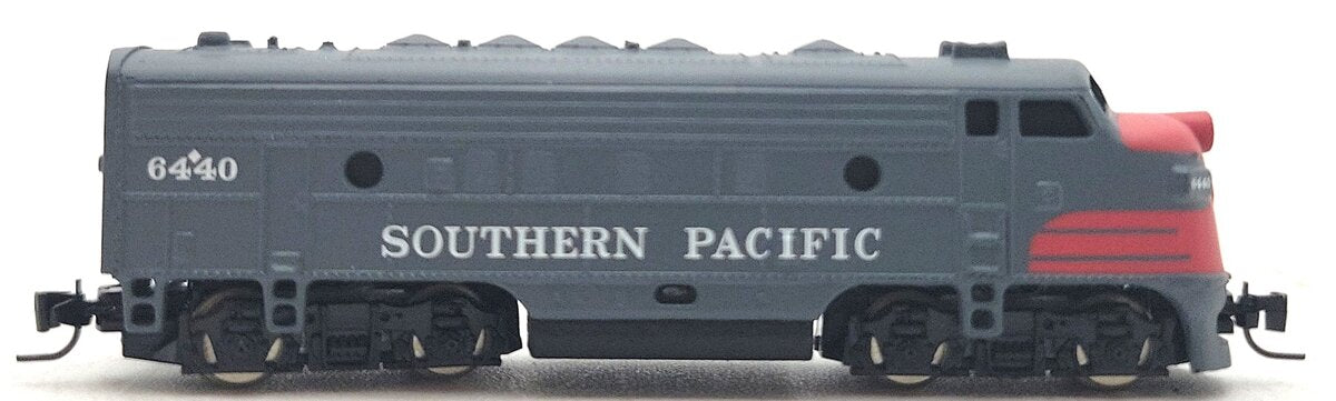 MicroTrains 98001170 Z Southern Pacific EMD F7A Diesel Locomotive #6440 LN/Box