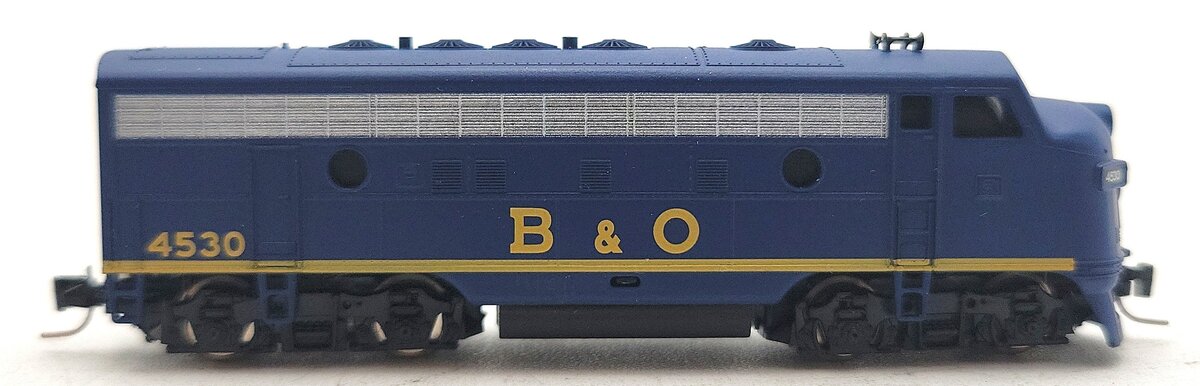 MicroTrains 98001300 Z Scale B&O EMD F7A Powered A-Unit Diesel Locomotive #4530