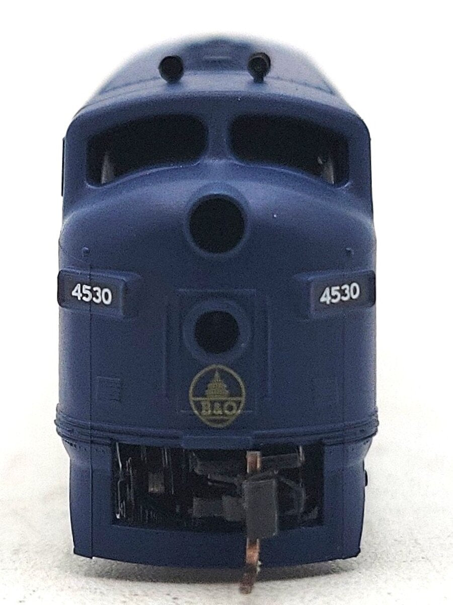 MicroTrains 98001300 Z Scale B&O EMD F7A Powered A-Unit Diesel Locomotive #4530