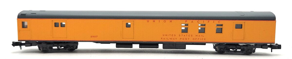 Atlas 2632 N Scale Union Pacific 85' Illuminated Baggage Passenger Car #5907 LN/Box