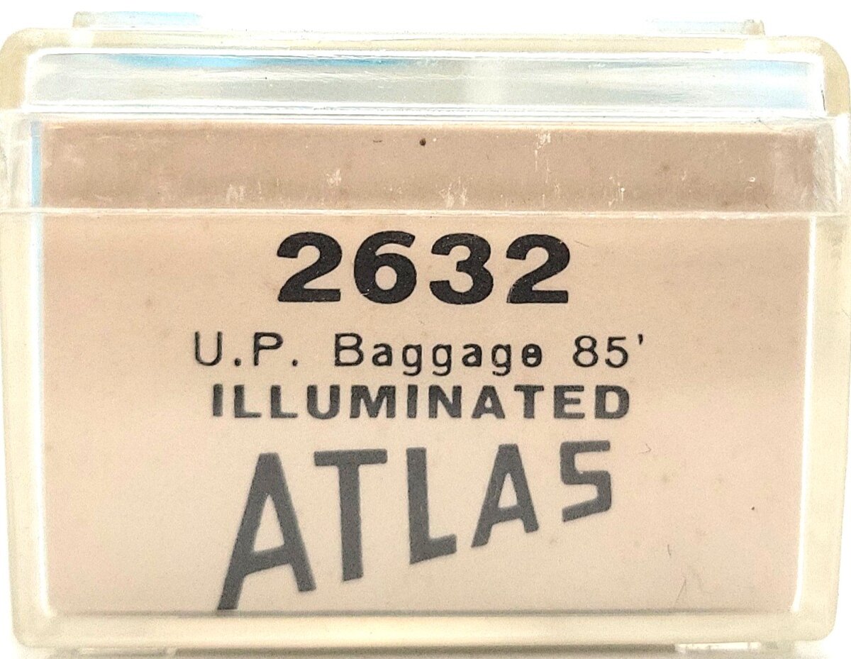 Atlas 2632 N Scale Union Pacific 85' Illuminated Baggage Passenger Car #5907 LN/Box