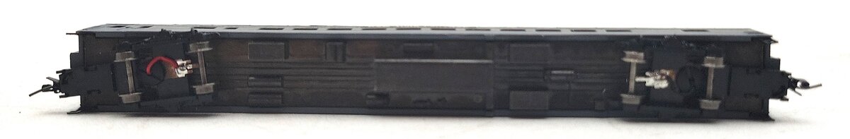 Micro-Trains 55200000 Z Scale New York Central Custom Lighted Coach Car/Box