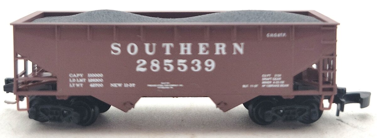 Micro-Trains 53351120 Z Scale Southern 33' Twin Bay Hopper #285539 LN/Box