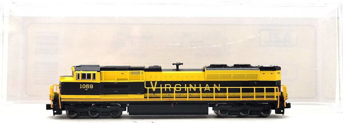 American Z-Line 63110-8 Z Scale NS-Heritage-Virginian SD70ACe Diesel Loco #1069 LN/Box