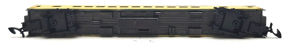Micro-Trains 55200010 Z Scale Union Pacific Smoothside Coach Car/Box