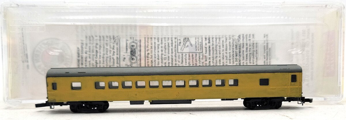 Micro-Trains 55200010 Z Scale Union Pacific Smoothside Coach Car/Box