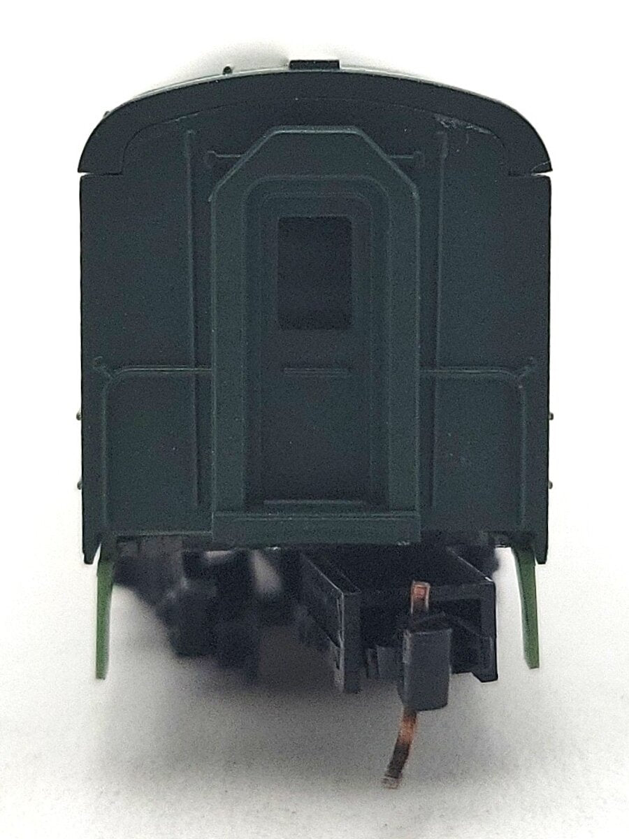 MicroTrains 55200120 Z Northern Pacific Smooth-Side Coach - Ready to Run LN/Box