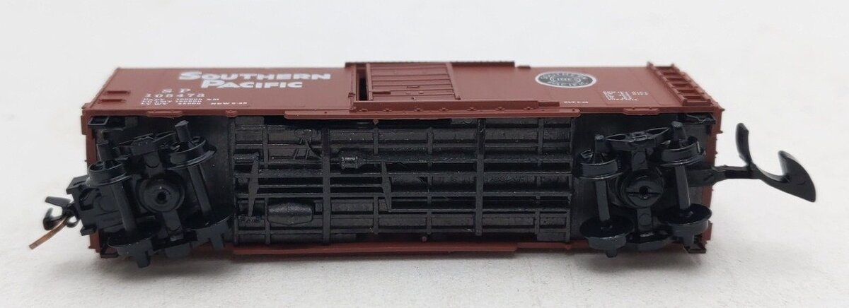 Micro-Trains 14102 N Scale Southern Pacific 40' Standard Boxcar #105473 LN/Box