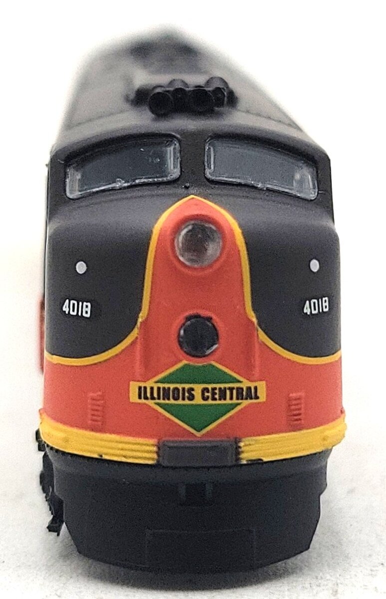 American Z-Line 62612-1 Z Scale Illinois Central E8A-E9A Diesel Locomotive #4018 LN/Box