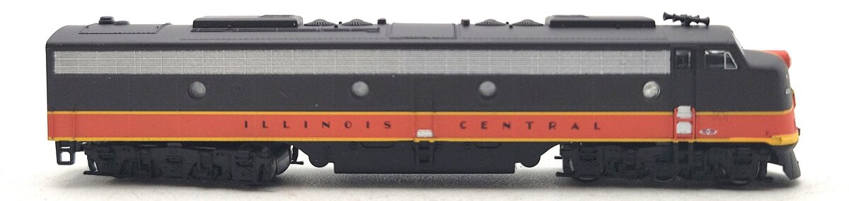 American Z-Line 62612-1 Z Scale Illinois Central E8A-E9A Diesel Locomotive #4018 LN/Box
