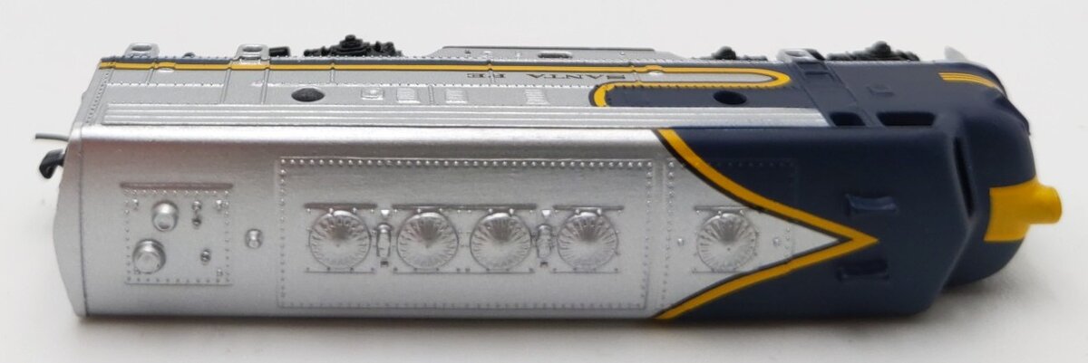 Micro-Trains 14010-2 Z Scale Atchison Topeka Santa Fe F-7 A Powered Unit #335 EX/Box