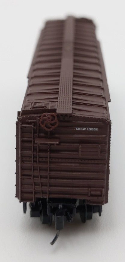 Micro-Trains 13721-2 Z MILW 50' Standard Double-Door Boxcar #13252 LN/Box