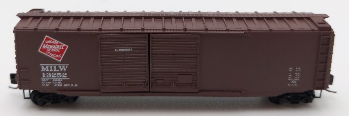 Micro-Trains 13721-2 Z MILW 50' Standard Double-Door Boxcar #13252 LN/Box