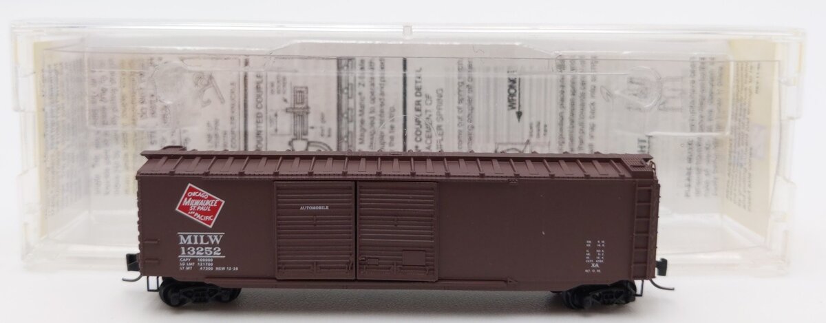 Micro-Trains 13721-2 Z MILW 50' Standard Double-Door Boxcar #13252 LN/Box
