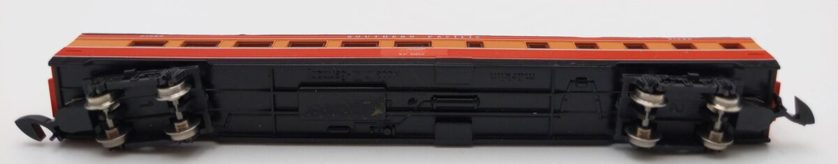 Marklin 8785 Z Scale Southern Pacific Daylight Passenger Car #10200 LN