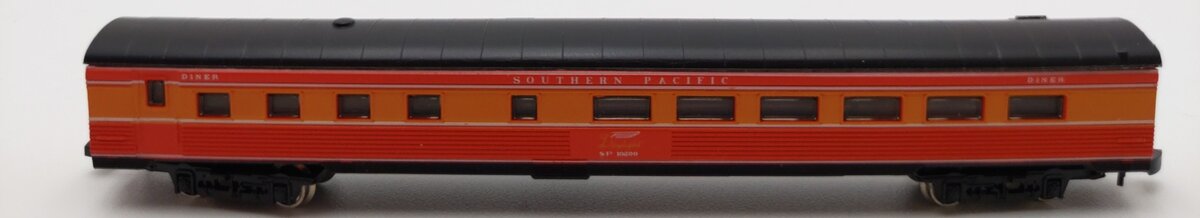 Marklin 8785 Z Scale Southern Pacific Daylight Passenger Car #10200 LN