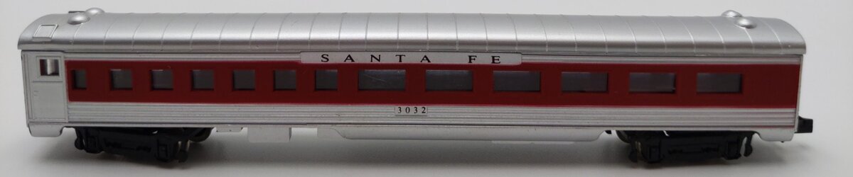 Model Power 3032 N Scale Santa Fe 75' Stearmline Coach Passenger Car LN/Box
