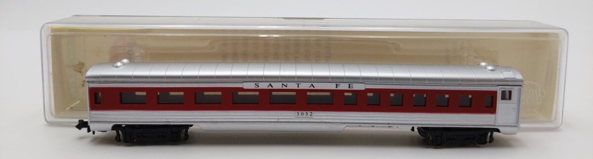 Model Power 3032 N Scale Santa Fe 75' Stearmline Coach Passenger Car LN/Box
