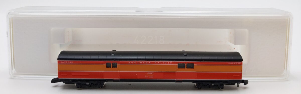 Marklin 8788 Z Scale Southern Pacific Daylight Baggage Car LN/Box
