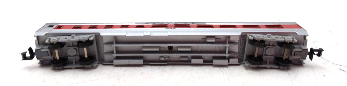 Trix 51303200 Santa Fe 75' Streamline Coach Passenger Car #3152 LN/Box