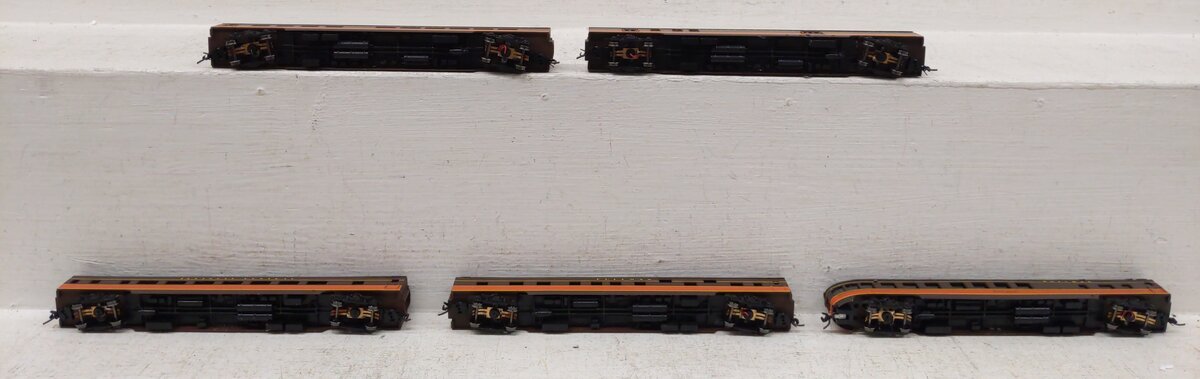 Con-Cor 0001-004024 Illinois Central N Scale 5-Car Passenger Set w/Lights EX
