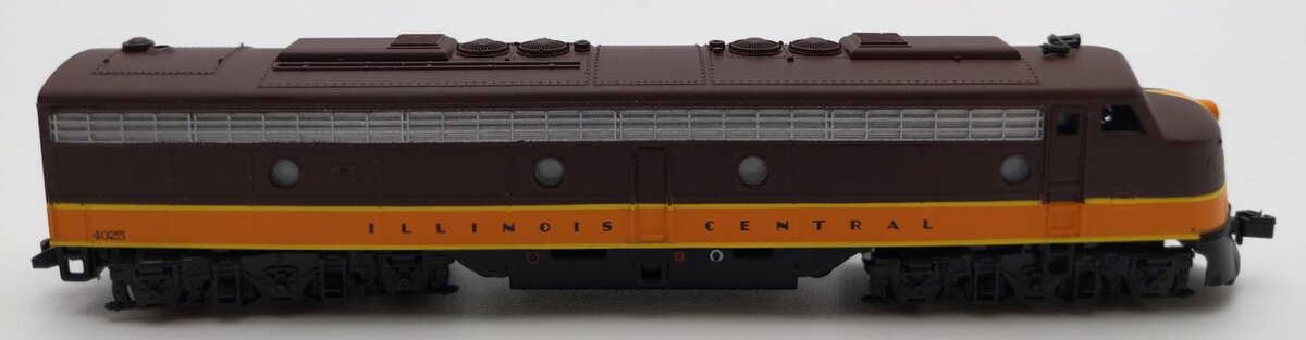 Kato 176-5363 N Illinois Central E8A Powered Diesel Locomotive #4025 w/ DCC LN