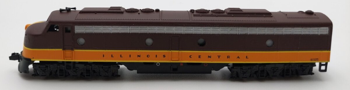 Kato 176-5363 N Illinois Central E8A Powered Diesel Locomotive #4025 w/ DCC LN