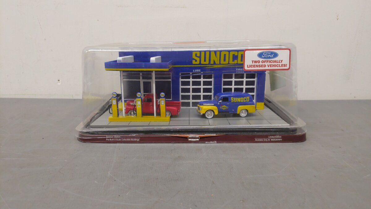 Menards 275-9288 O Scale Sunoco Gas Station w/ 2 Ford Trucks EX/Box