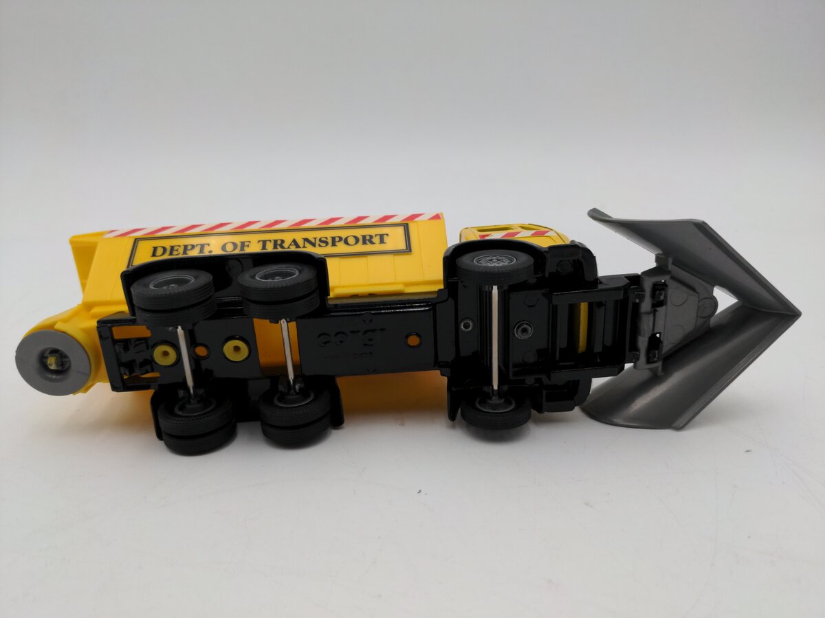 Corgi 6076 Dump Truck w/Removeable Plow LN