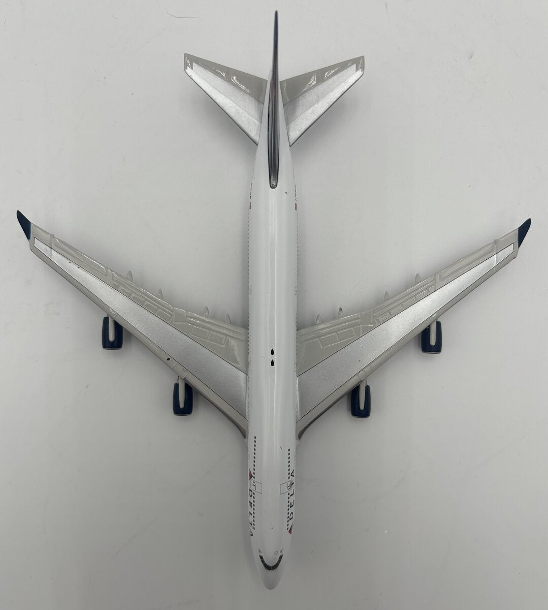 Gemini Jets GJDAL902 1:400 Delta Air Lines Boeing 747-400 N665US LN/Box