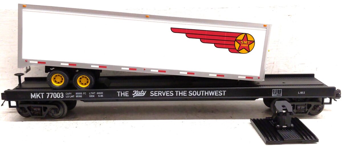 MTH 20-95215 O Missouri Kansas & Texas Railway Flat Car Black with 40’ Trailer  EX/Box