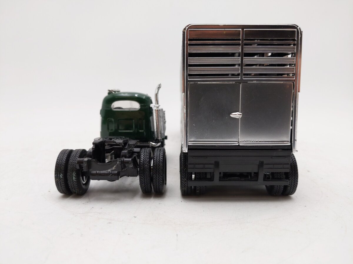 New-Ray SS-16116 1:43 1953 Mack B-61 Livestock Hauler EX/Box