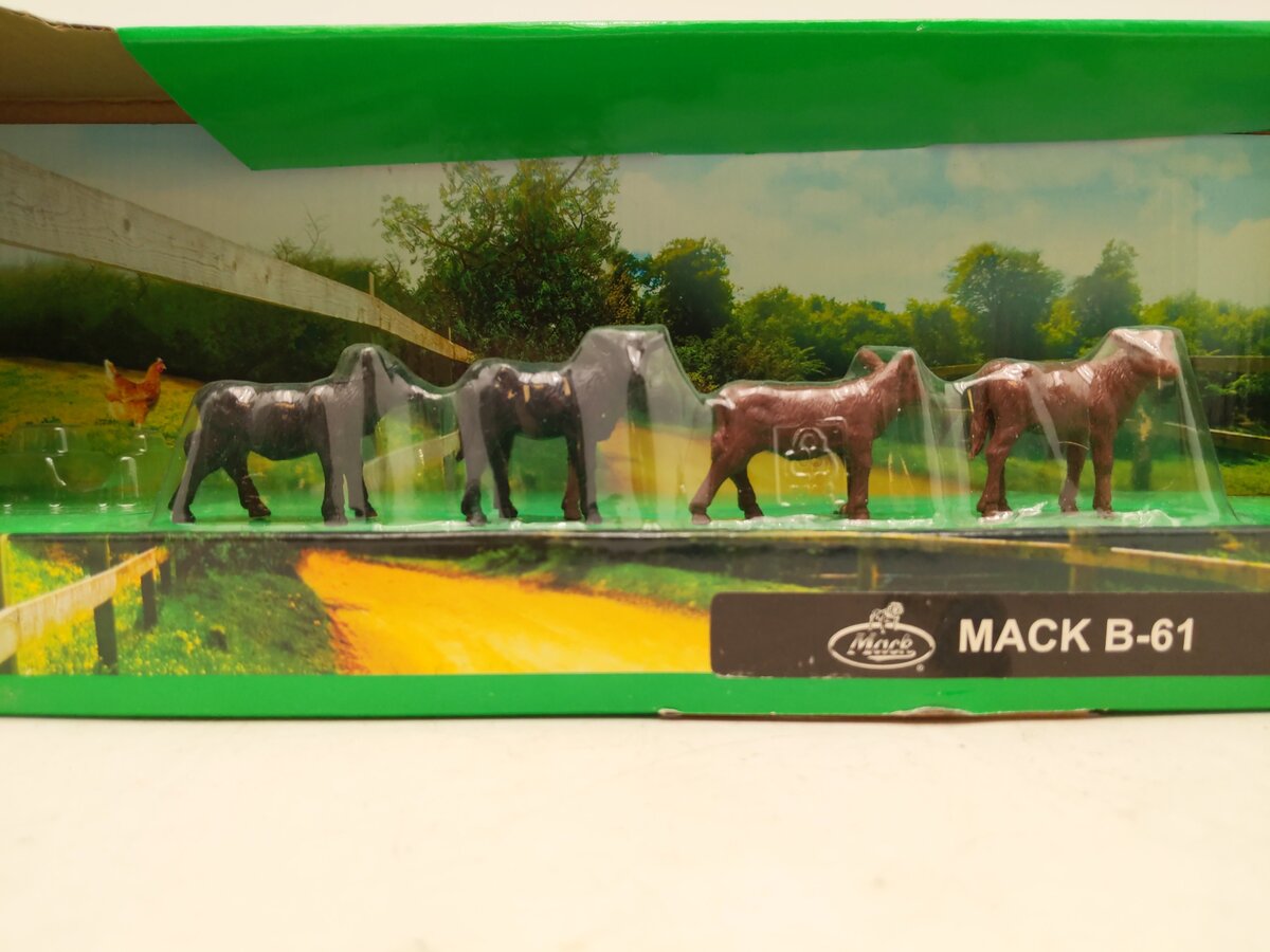 New-Ray SS-16116 1:43 1953 Mack B-61 Livestock Hauler EX/Box