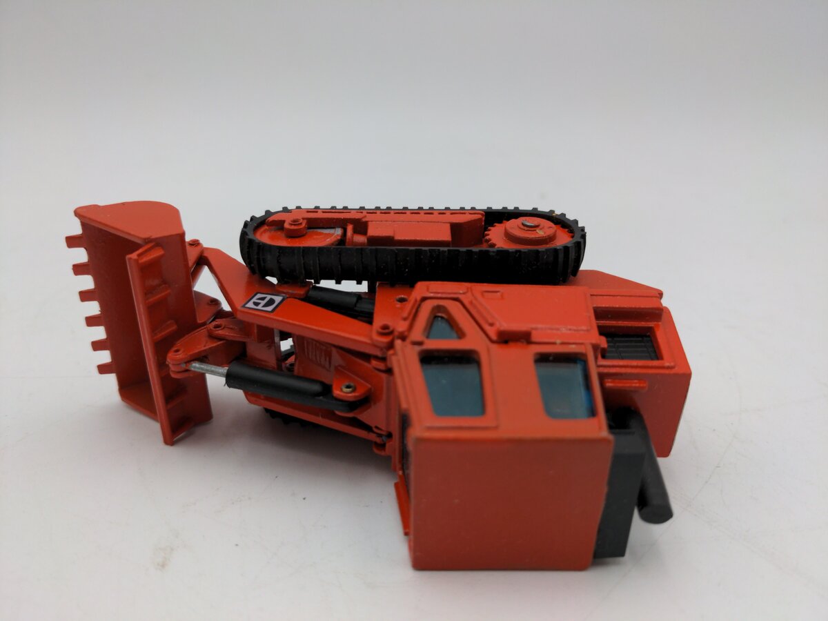 NZG 223 1:50 Caterpillar 953 Track-Type Loader/Box