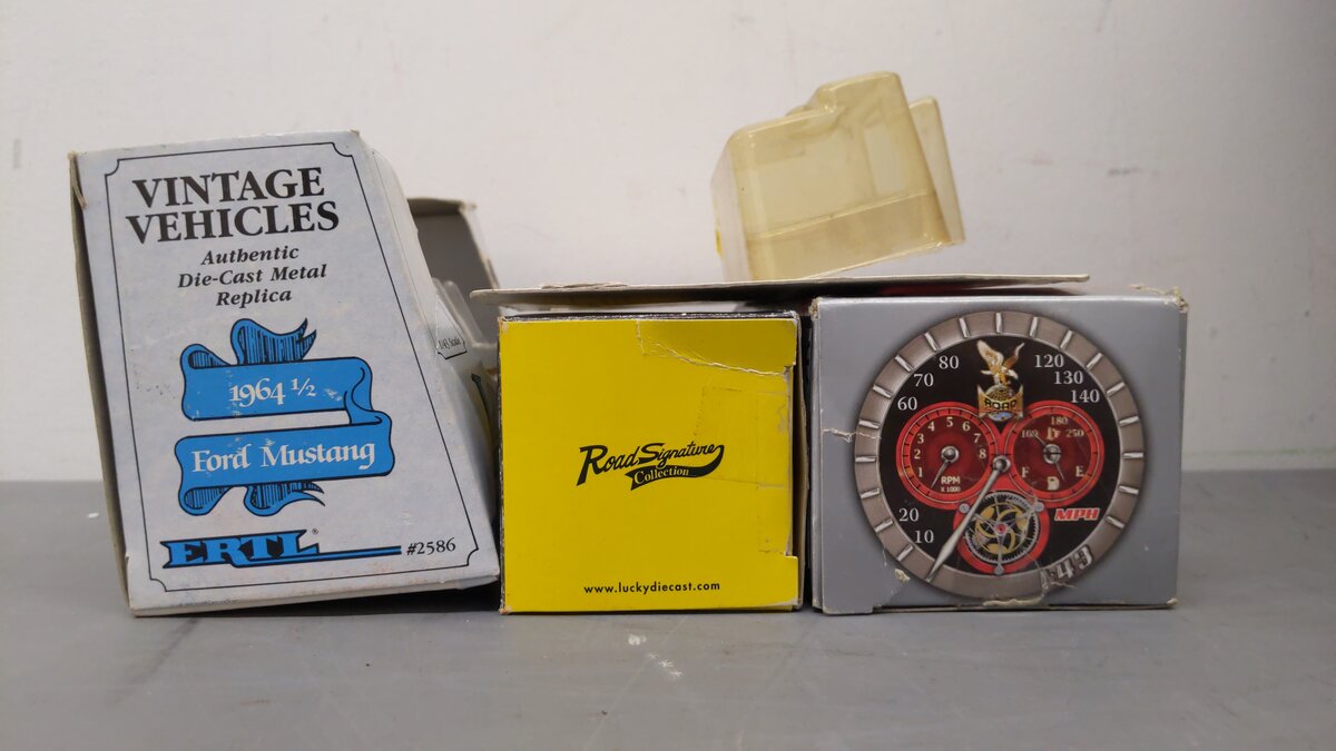 Assorted 1:43 Die-Cast Vehicles [5] EX/Box