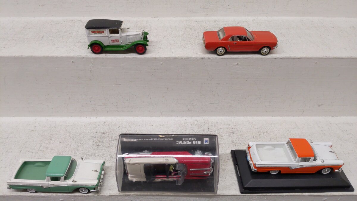Assorted 1:43 Die-Cast Vehicles [5] EX/Box