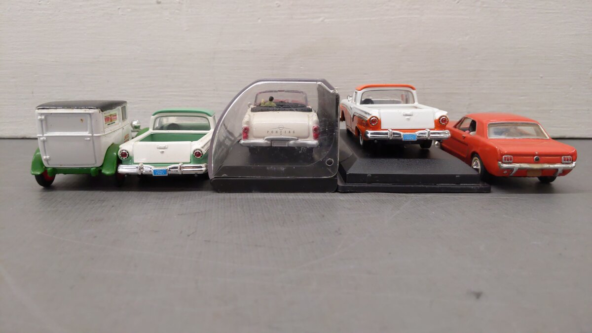 Assorted 1:43 Die-Cast Vehicles [5] EX/Box