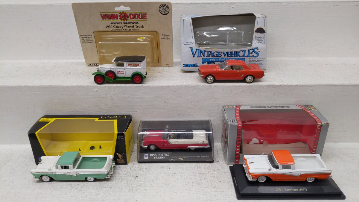 Assorted 1:43 Die-Cast Vehicles [5] EX/Box