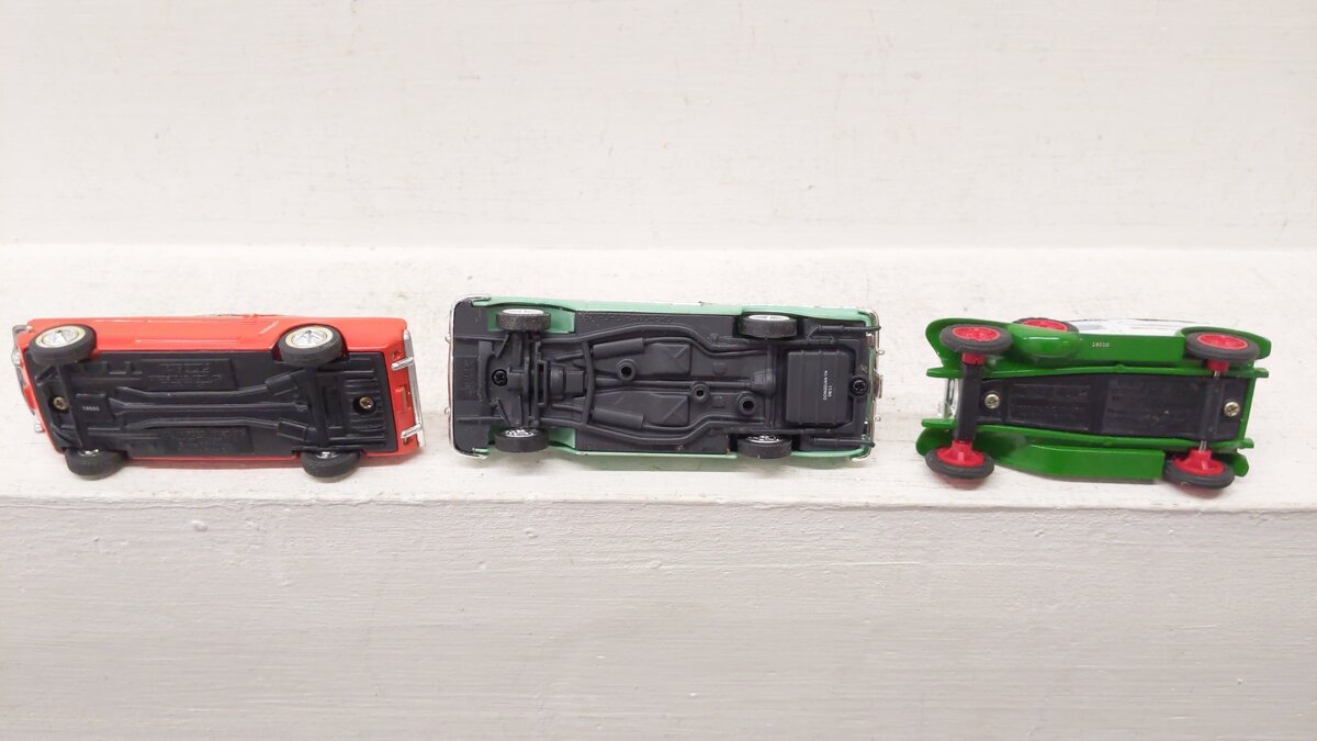 Assorted 1:43 Die-Cast Vehicles [5] EX/Box
