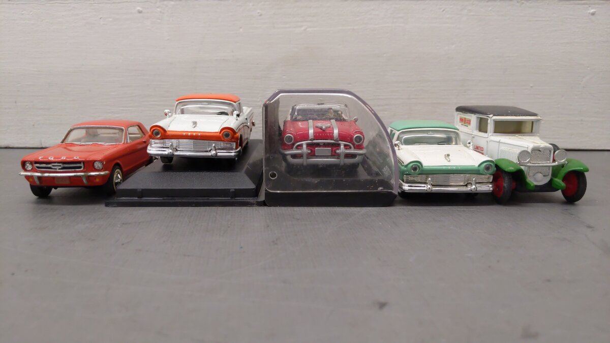 Assorted 1:43 Die-Cast Vehicles [5] EX/Box
